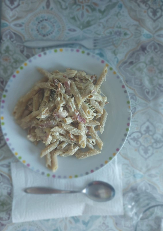 Una foto de Macarrones con panceta y gouda