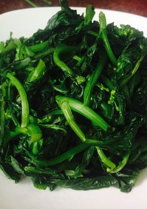 Hình của món Rau cải luộc xanh, giòn.