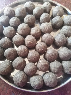 சிறுதானிய லட்டு (Siruthaaniya laddo recipe in tamil) செய்முறை முக்கிய புகைப்படம்