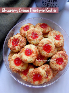 Foto resep Strawberry Cheese Thumbprint Cookies