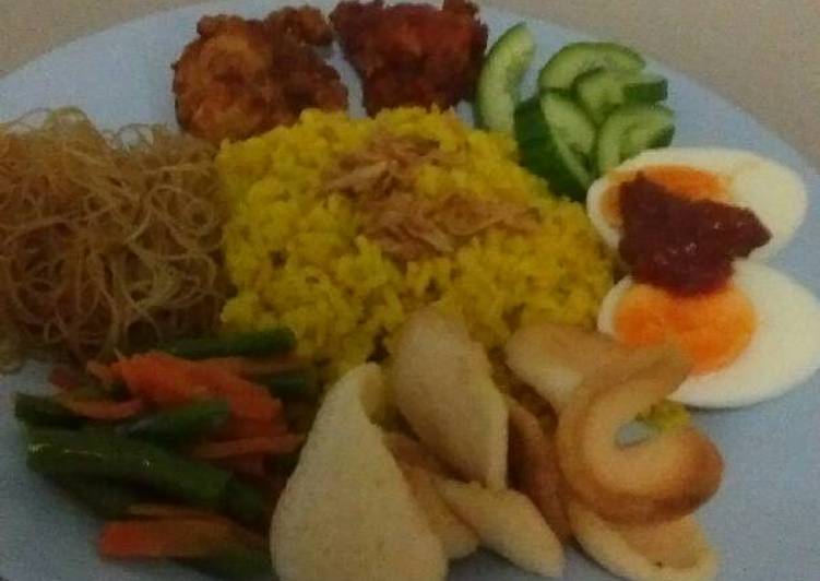 Resep Nasi kuning komplit oleh Agus Tiawati Cookpad