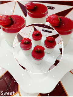صورة لوصفة باناكوتا بالفراولة 🍓🍓🍓 بدون جيلاتين ولا أسهل ولا أروع 😍😍😍