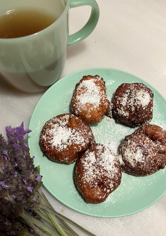 Una foto de Buñuelos de calabaza rellenos de turrón de almendra