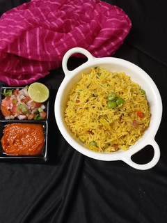 લેફટ ઓવર મસાલા ભાત (Left Over Masala Bhat Recipe In Gujarati) રેસીપી મુખ્ય ફોટો