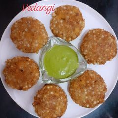 A picture of Sabudana vada.