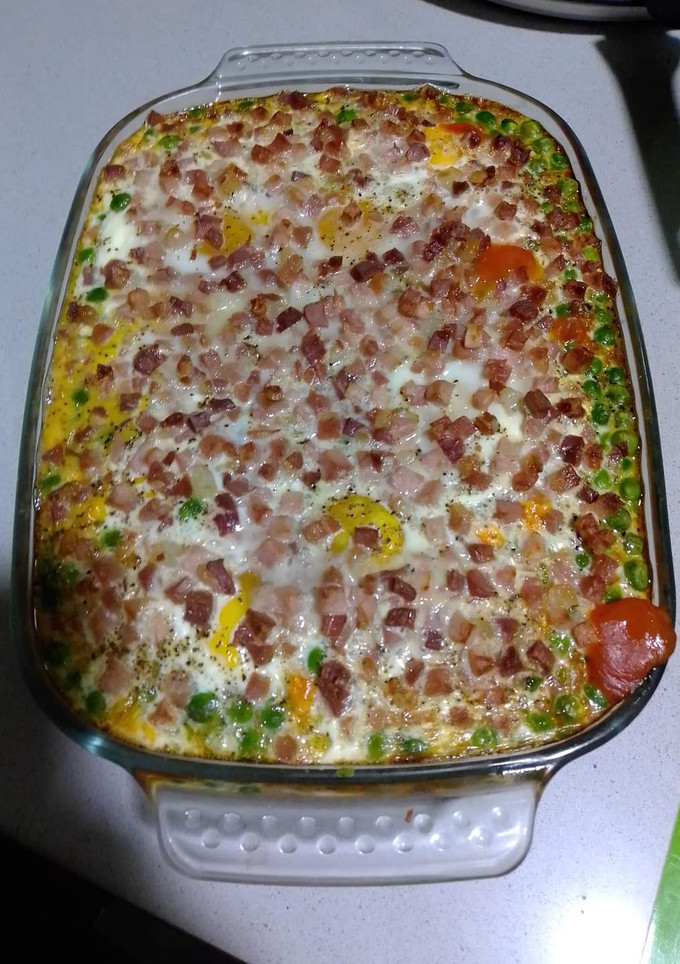 Una foto de Huevos a la cazuela o bandeja con jamón