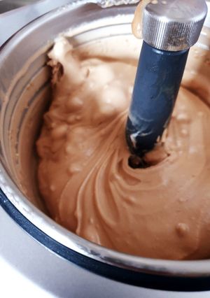 Une photo de Glace aux snickers sans œufs 🤤