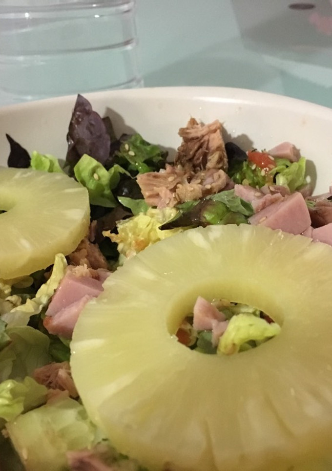 Una foto de Ensalada tropical
