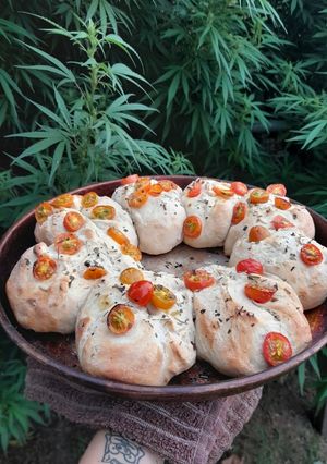 Una foto de Pan casero con Tomates 🍅