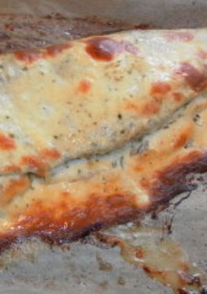 Una foto de Merluza rellena de tortilla de cebolla gratinada con mahonesa
