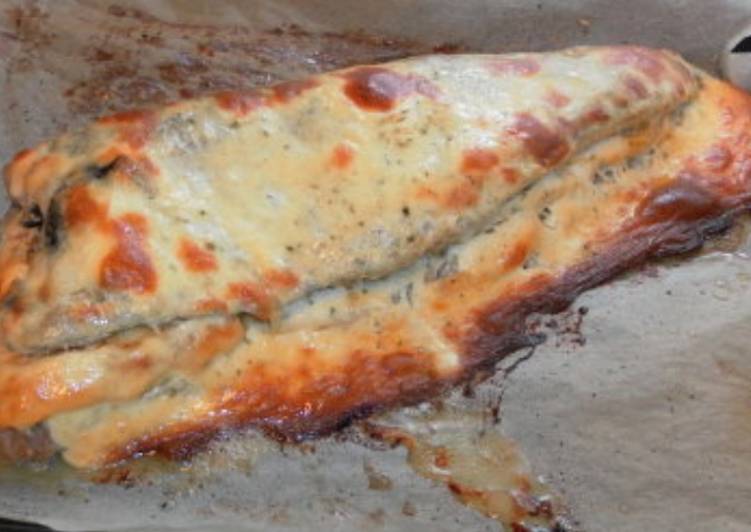 Merluza rellena de tortilla de cebolla gratinada con mahonesa