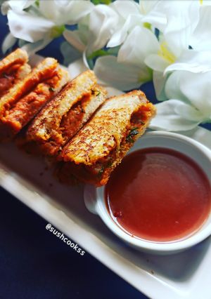 A picture of Achari bread sandwich.