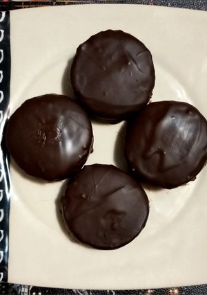 Una foto de Alfajores de Chocolate y Dulce de Leche sin TACC