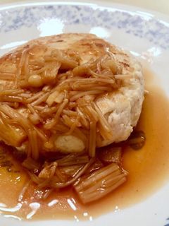 雞肉豆腐漢堡排佐金針菇醬汁 的食譜成品照片