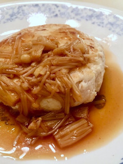 雞肉豆腐漢堡排佐金針菇醬汁 的食譜成品照片
