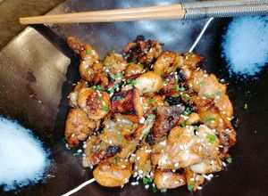 Une photo de Poulet mariné à l'asiatique à la plancha