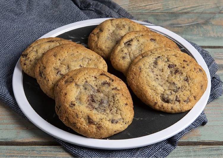 Soft Chocolate Chip Cookies