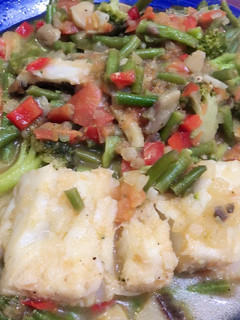 Una foto de Bacalao con verduras