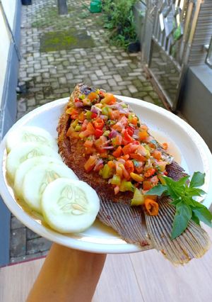 Foto resep Gurami goreng with sambal dabu dabu