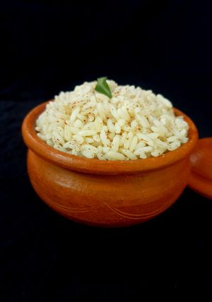 A picture of Karela vadi matta/ red rice.