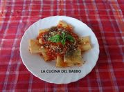 Una foto di strutto con la pasta