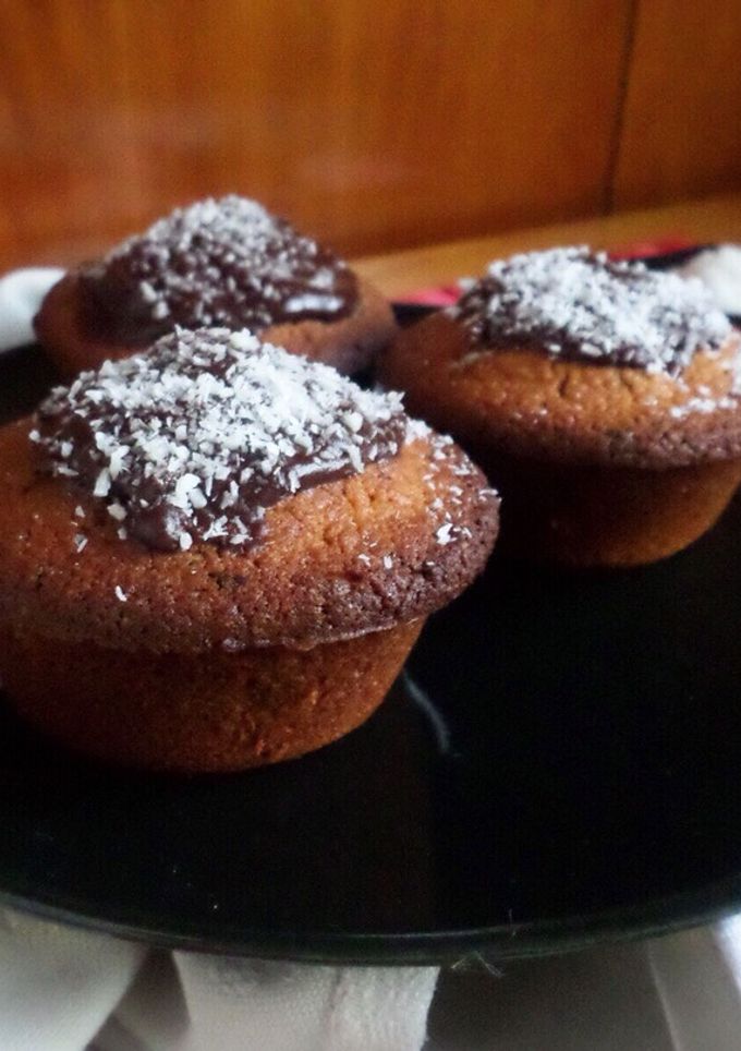 Una foto de Muffins integrales de coco y chocolate