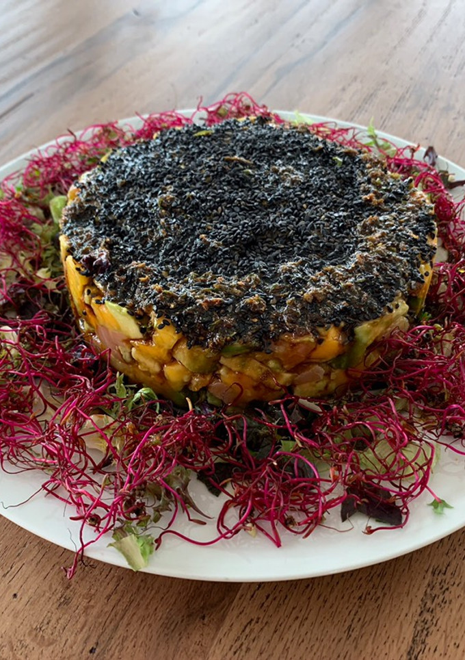 Una foto de Fusión de salmón, mango y aguacate