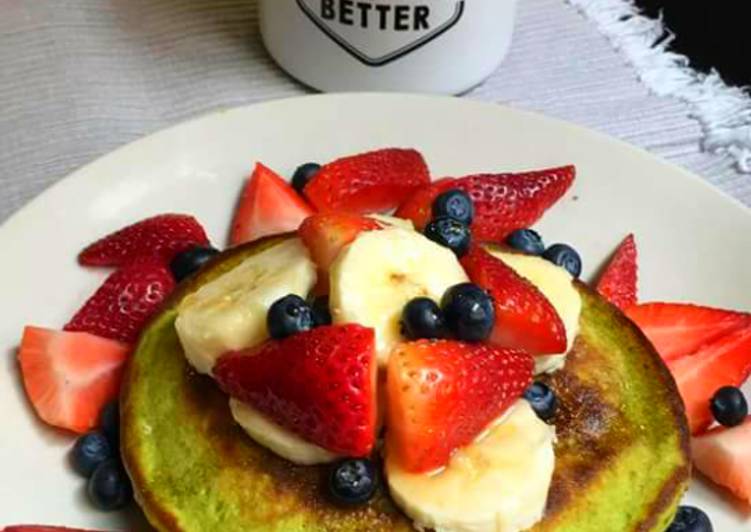 Leftover Spinach Pancakes with Berries