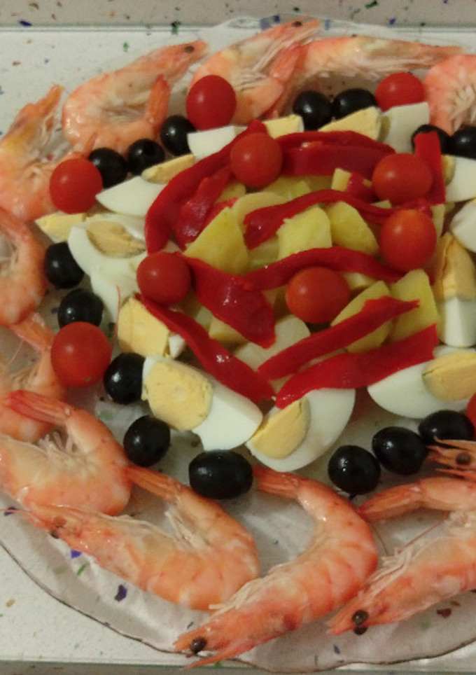 Una foto de Aliño de patatas con langostinos