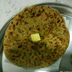 A picture of Aloo ka paratha.