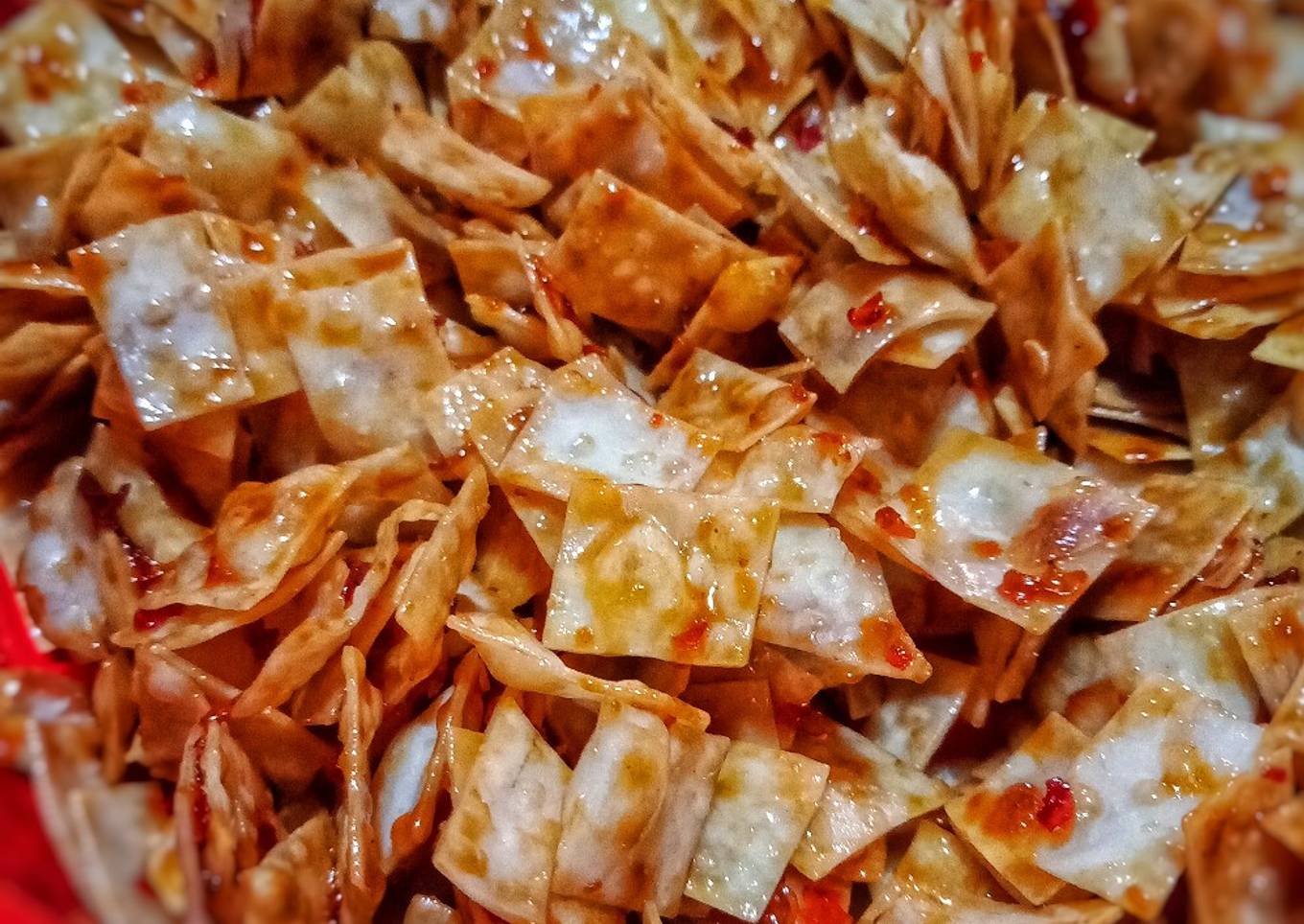 Keripik pangsit pedas manis