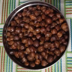A picture of Black chana.
