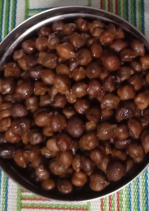 A picture of Black chana.