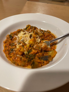 Una foto de Zucchini y berenjenas al curry