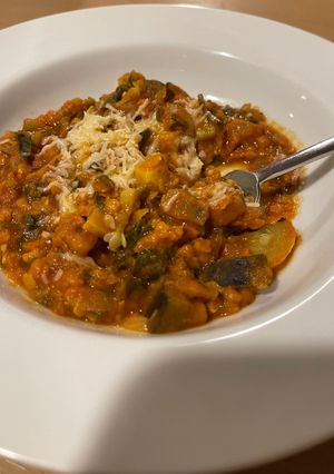Una foto de Zucchini y berenjenas al curry