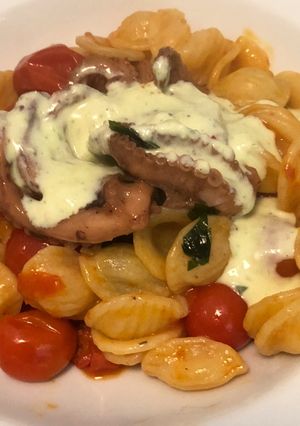 Foto di Orecchiette con datterini interi moscardini saltati e crema di feta