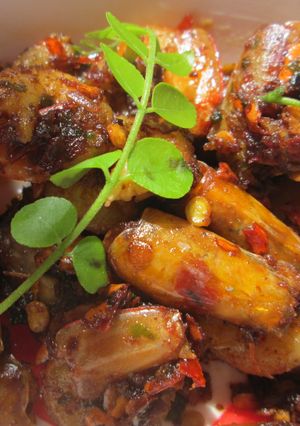 A picture of Stir Freid Prawns in Curry Leaves.