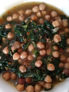 Una foto de Garbanzos con espinacas