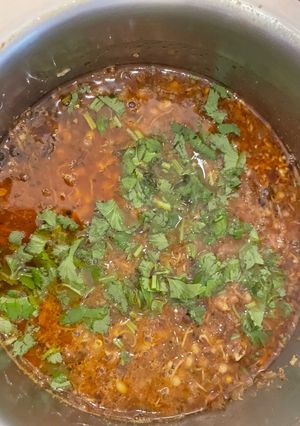 मटकीची भाजी (matkichi bhaji recipe in marathi) रेसिपी चे मुख्य फोटो 