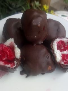 Una foto de Frambuesas bañadas en chocolate