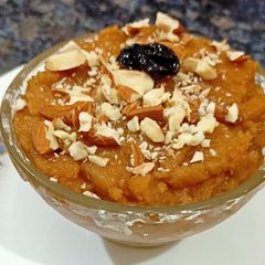 A picture of Besan halwa.