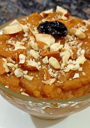 A picture of Besan halwa.