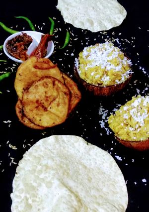 A picture of Niramish khichuri and beguni rainy season special.