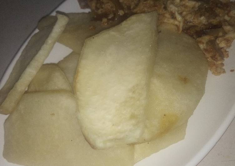 Step-by-Step Guide to Make Super Quick Homemade Fried yam with Egg sauce | Satisfyingrecipe.web.app