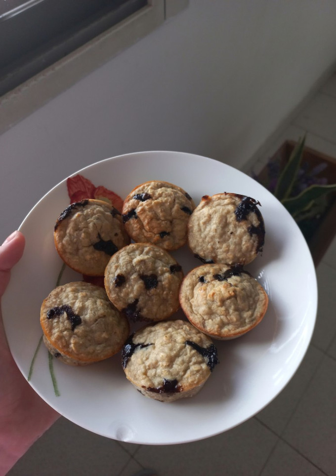 Una foto de Muffins de banana y chips de chocolate
