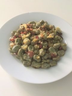 Una foto de Habas encebolladas con jamón