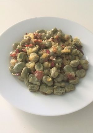 Foto principal de Habas encebolladas con jamón