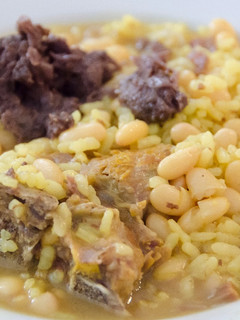 Una foto de Arroz con habichuelas y cerdo