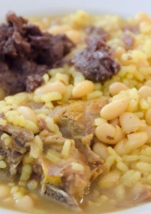 Una foto de Arroz con habichuelas y cerdo