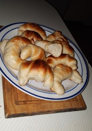 Una foto de Medialunas veganas súper esponjosas, económicas y húmedas!!🥐